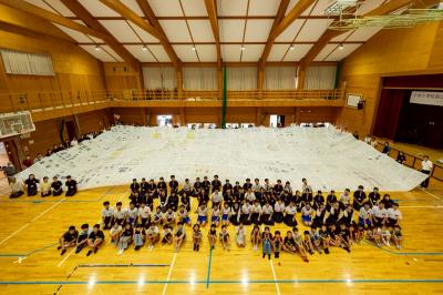 作品「つむぐ Weaving History」 小田小学校150周年記念ふれあい講演会にて作品制作ワークショップが行われました。