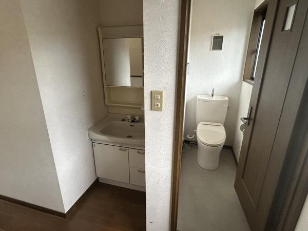 2階トイレ・洗面所